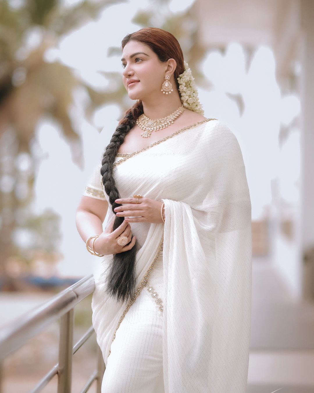 Honey Rose Stills in Sleeveless South Indian White Saree07